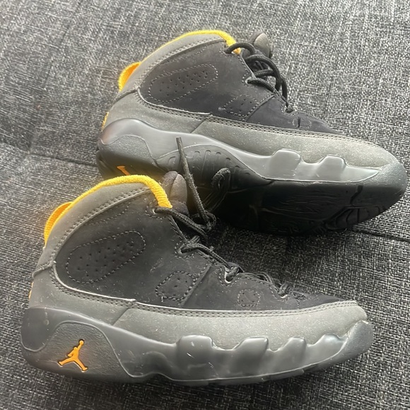 Toddler Jordan 9 “Dark Chocolate University Gold” - Picture 2 of 3
